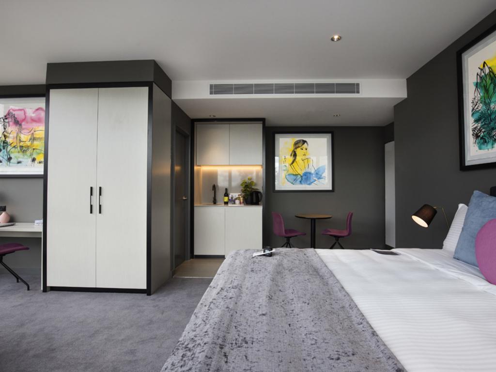 Art Series - The Chen Бокс-Хилл Экстерьер фото A room at the Hotel