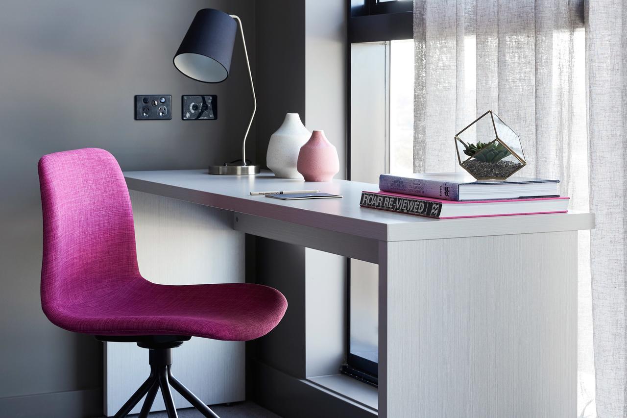 Art Series - The Chen Бокс-Хилл Экстерьер фото A desk with a chair