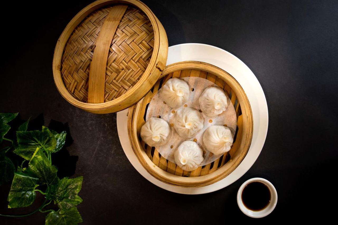 Art Series - The Chen Бокс-Хилл Экстерьер фото A steamer with dim sum